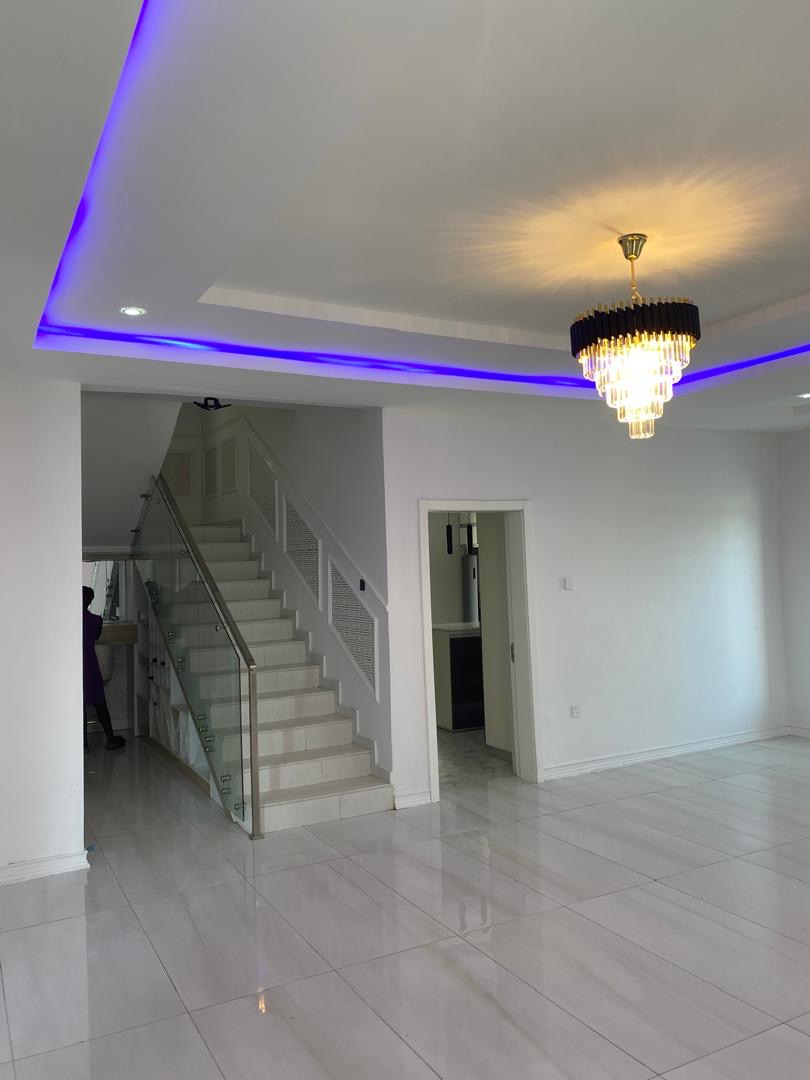 Lux Cristal Property